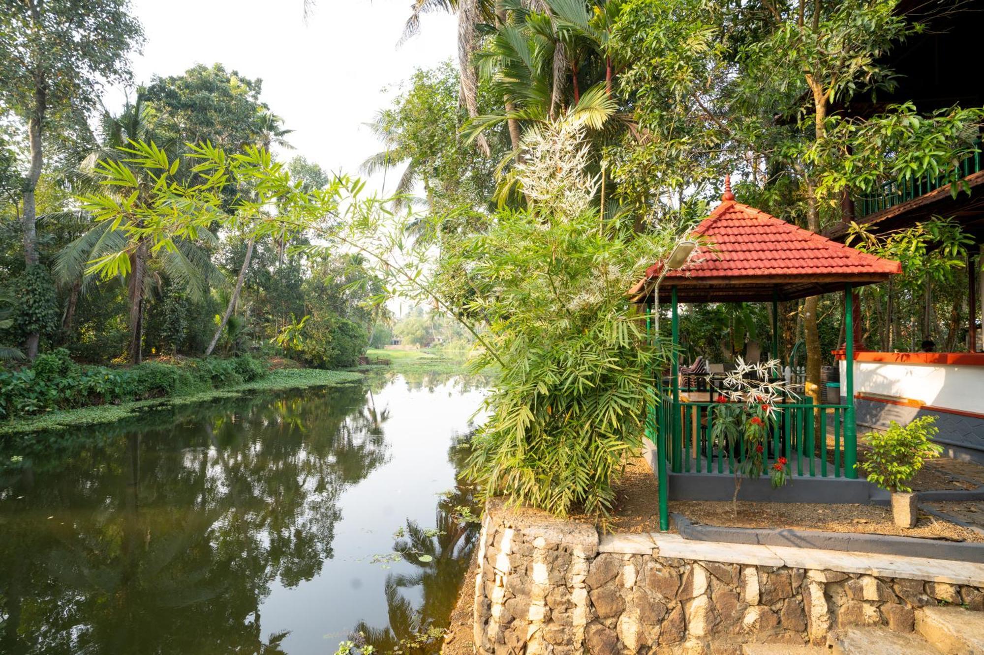 Garggi Backwater Retreat Hotel Kottayam Exterior photo