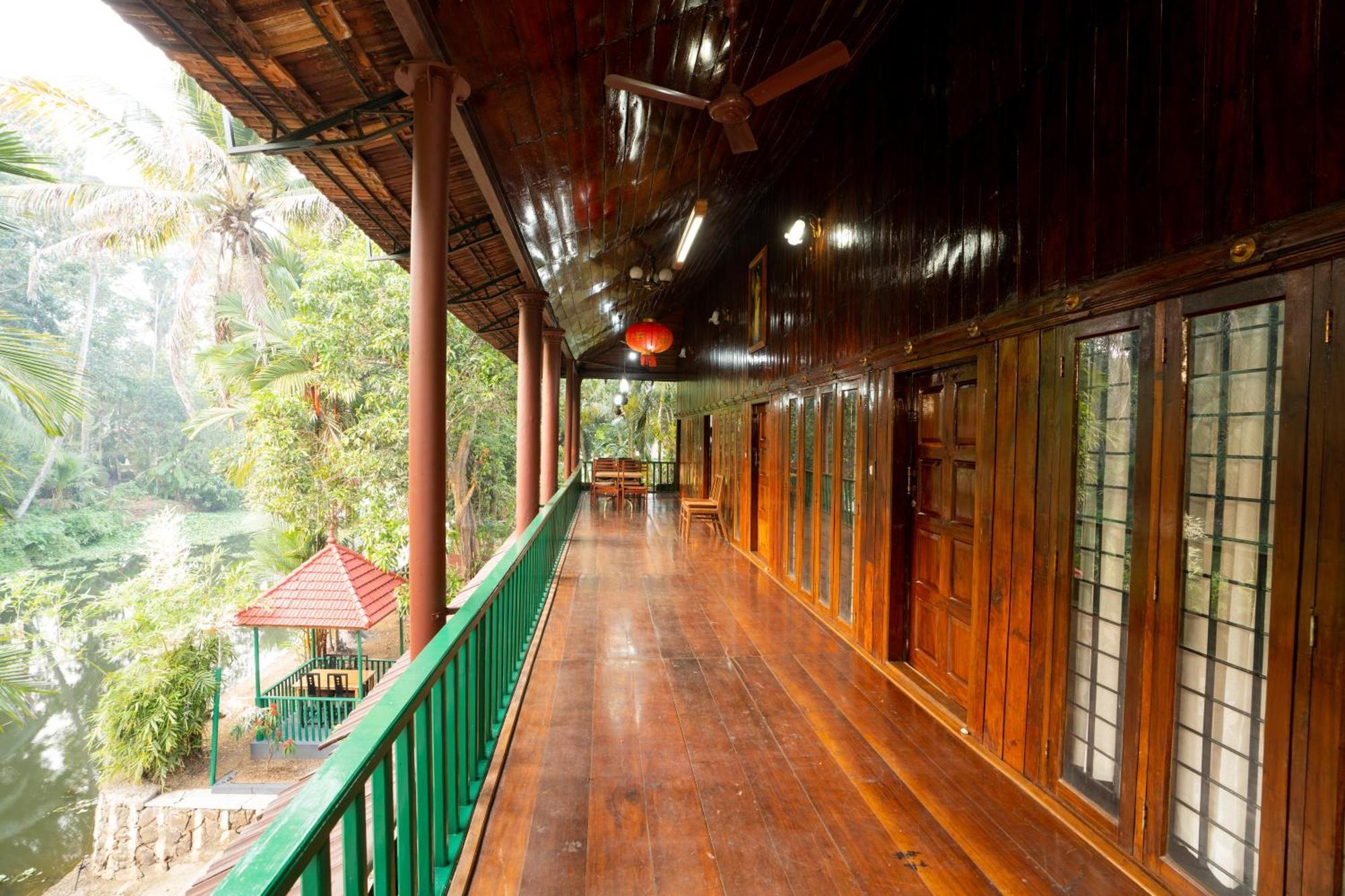 Garggi Backwater Retreat Hotel Kottayam Exterior photo